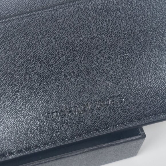 Michael Kors Slim Billfold Wallet For Men - Elegance And Functionality - Picture 5 of 5